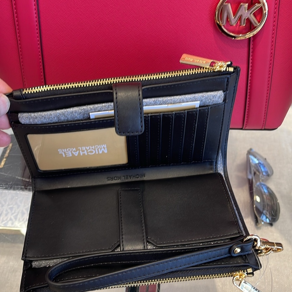 MICHAEL KORS JST LG DOUBLE ZIP WRISTLET WALLET PHONE HOLDER 
BLACK MULTI 
NWT - Picture 8 of 16
